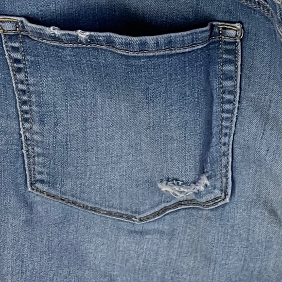 Distressed denim jean shorts 20W - Ava & Viv - Picture 6 of 6